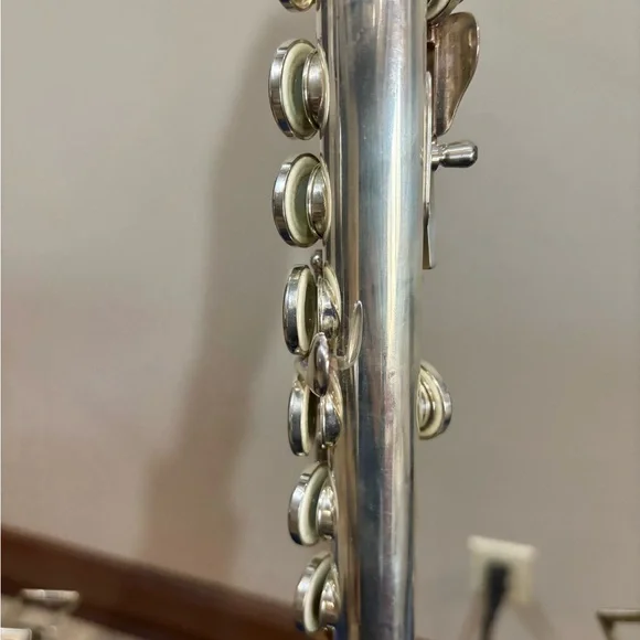 Armstrong Silver Flute with Black Case - Picture 11 of 12